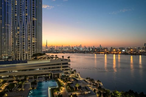 Stunning Skyline View: Unwind with breathtaking sunsets over Dubai’s iconic skyline!