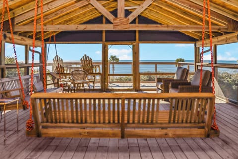 Large Beachside Screened Deck