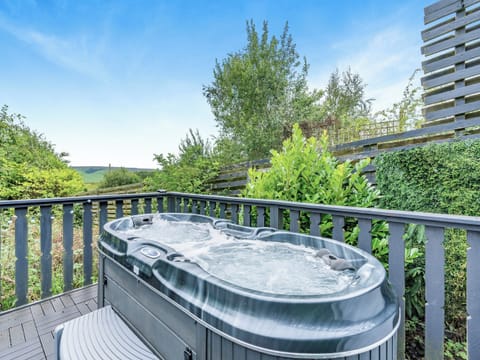 Hot tub | Hygge Cabin - Hadrian’s Garden, Hexham