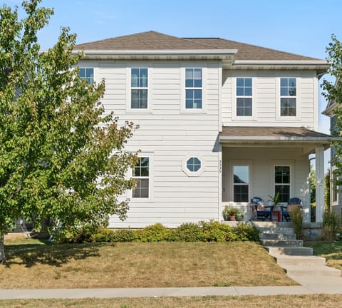 Welcome to The Glenda, your home in West Glen, walking distance to all the fun!