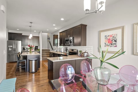 This sassy dining nook is perfect for a casual breakfast or quick bite!
