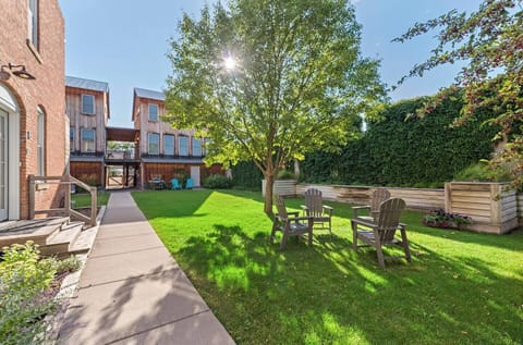 Entrance from 2nd Street into the courtyard, looking straight ahead at Serendipity House on the right.