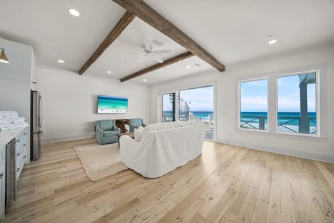Gulf Dream | Lounge Room | Panoramic Gulf Views | Wet Bar | Full Size Refrigerator | Full Size Bathroom | Pool Deck Entrance | 1st Floor
