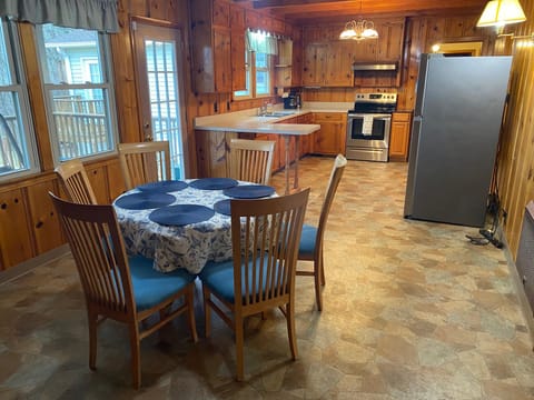 Dining/kitchen