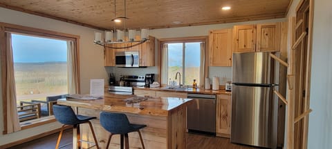 Full Kitchen with Island Seating