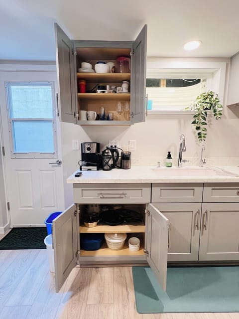 Full kitchen with utensils