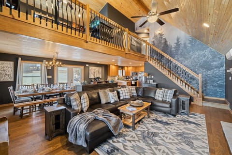 Rustic Lodge Living
Gather under vaulted ceilings and cozy up by the fire this open-concept lodge-style space brings everyone together in style.