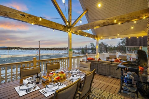 Lakeside Dining at Sunset
Dine al fresco under twinkling lights with panoramic lake views this is what golden hour dreams are made of.