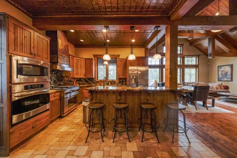 Fully equipped kitchen with counter seating 