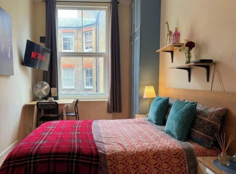 FULL BEDROOM