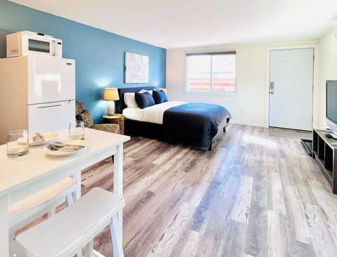 Simplicity, comfort, and all the amenities!