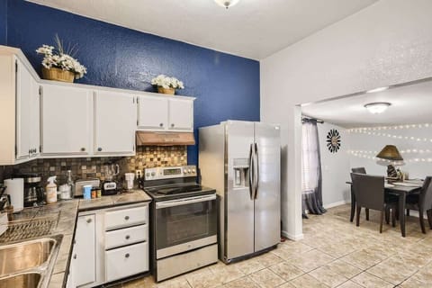 Full Kitchen w/ All Kitchen Essentials Included