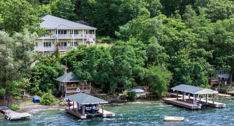 Plenty of dock space for your boat!