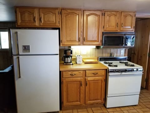 KITCHEN REFRIGERATOR, COFFEE MAKER, TOASTER, STOVE, AND SPACEMAKER MICROWAVE