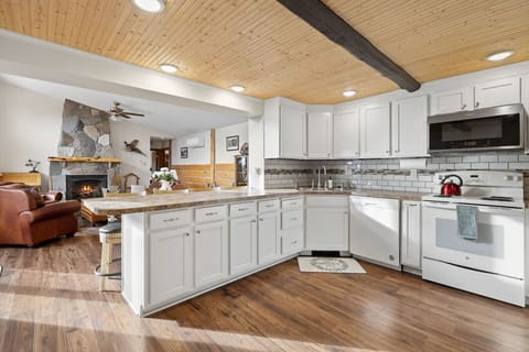 The well-stocked kitchen is equipped with everything you need to prepare delicious meals, featuring modern appliances, plenty of cooking utensils, and a variety of cookware to suit any culinary adventure.