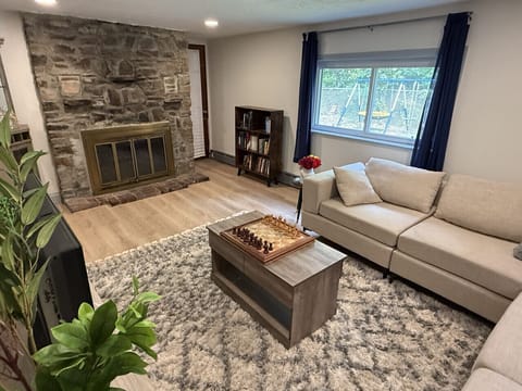 Living Room w/ 55" Roku TV (Fireplace not operable)