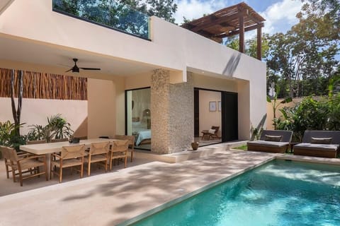 Patio with a unique design. In it, you'll find the second building with a room. Beautiful pool with loungers.
