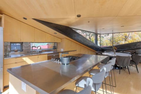 3.0-spritz-house-telluride-penthouse-kitchen-and-dining