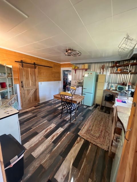 Charming well equipped kitchen with dining table & plate settings for 6.