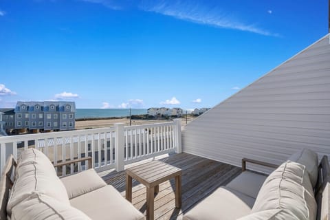 Amazing Ocean Views from the rooftop deck!