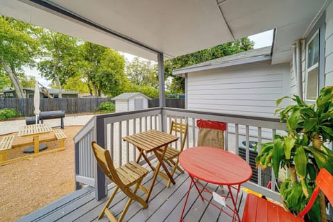 San Antonio Vacation Rental | 2BR | 2BA | 1,100 Sq Ft | 3 Steps Required