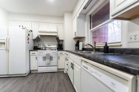 ab49b095-79d8-48f5-aef0-7a3000e38b52