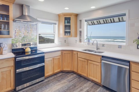 Large kitchen with all the amenities.