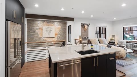 The Silver Buffalo Suite (8325)