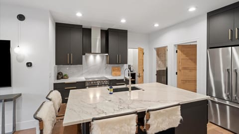 The Silver Buffalo Suite (8323)