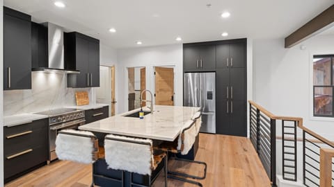 The Silver Buffalo Suite (8324)