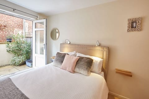 The Eskape, Whitby - Host & Stay