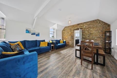 The Staffordshire Knot, Sheen - Host & Stay