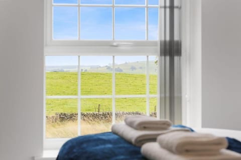 The Staffordshire Knot, Sheen - Host & Stay