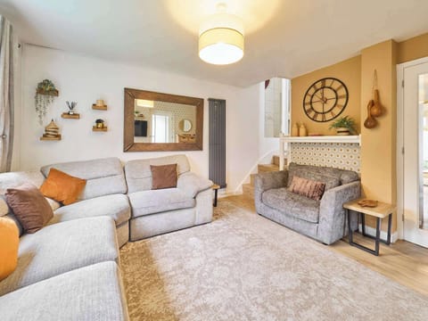 Cedar Cottage, Canterbury - Host & Stay
