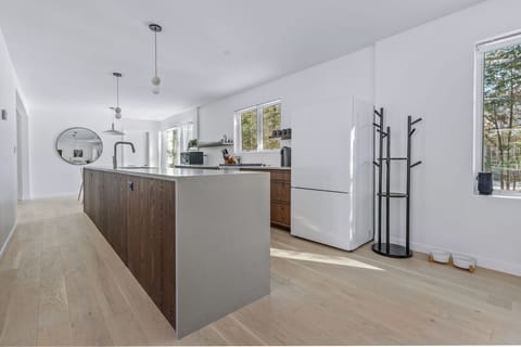 Clean lines, warm tones, and a kitchen that’s ready for cooking and compliments.