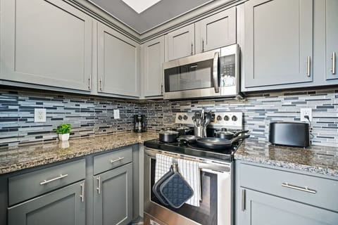 You’ll love the convenience of this fully equipped kitchen, where you can brew coffee, cook meals, or prepare snacks. The cozy layout and warm ambiance make cooking here a delightful part of your stay.