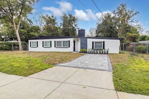 FRONT OUTSIDE VIEW HOME