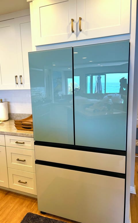 View the ocean on the refrigerator.