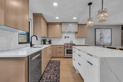 Bosch range and stainless steel appliances