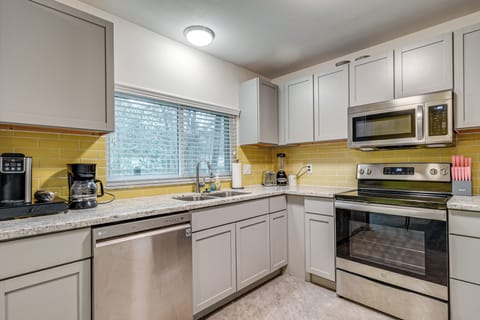 Kitchen | Main Level | Dishwasher | Drip & Single-Serve Coffee Makers