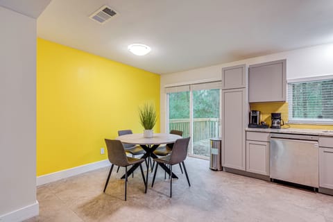 Dining Area | Main Level