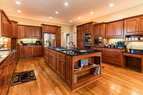 Kitchen with large island