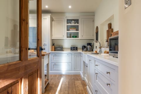 North End House Kitchen - StayCotswold