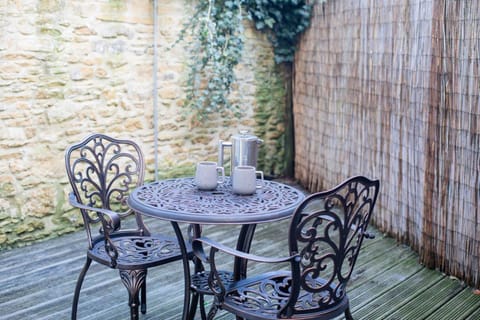 North End House Courtyard- StayCotswold