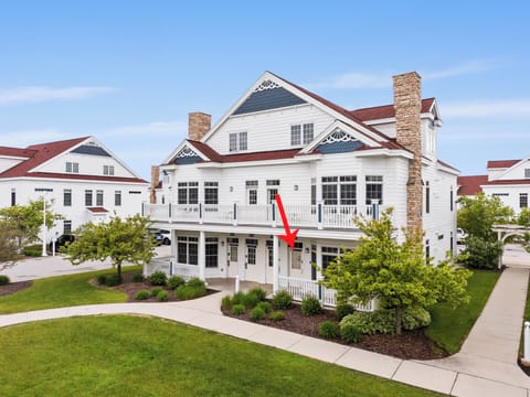 Lakefront fun, Kohler Resort nearby, Road America just minutes away.