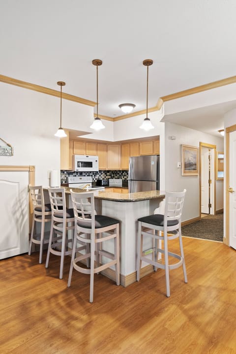 Breakfast, snacks, or wine—bar seating makes it easy and casual.