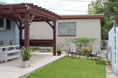 Pergola | Outdoor Dining Table | Single-Story Home