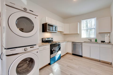 Kitchen | Washer & Dryer | Keurig & Coffee Pods
