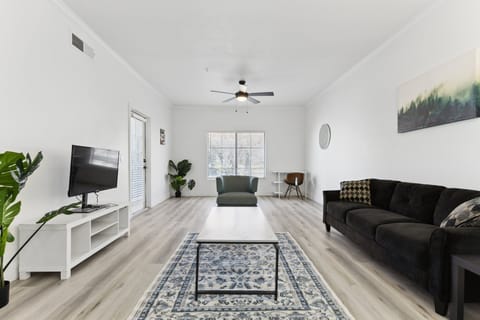 CozySuites Chandler 2BR with 2 pools + Jacuzzi! 10