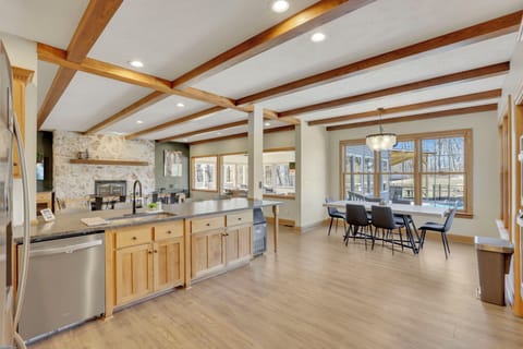 Additional dining table in kitchen - seats 6